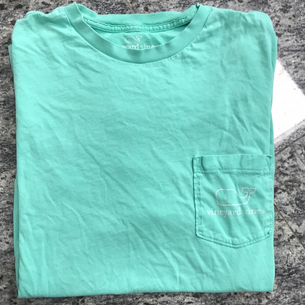 Vineyard Vines t-shirt